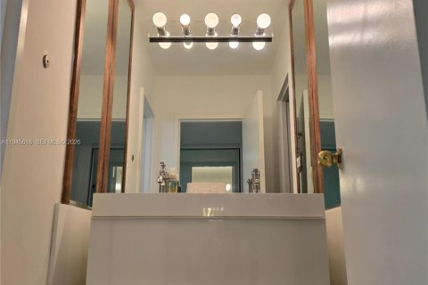 Condominio en alquiler en Miami Beach, Florida, 1 dormitorio, 49.24 m2 № 2002022 - foto 12