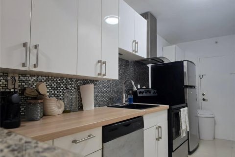 Condominio en alquiler en Miami Beach, Florida, 1 dormitorio, 49.24 m2 № 2002022 - foto 9