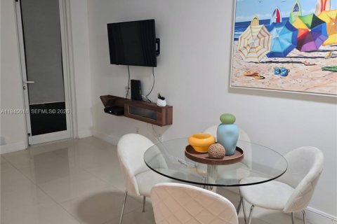 Condominio en alquiler en Miami Beach, Florida, 1 dormitorio, 49.24 m2 № 2002022 - foto 8