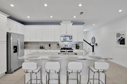 Townhouse in Kissimmee, Florida 5 bedrooms, 213.58 sq.m. № 1662560 - photo 5