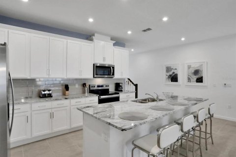 Touwnhouse à vendre à Kissimmee, Floride: 5 chambres, 213.58 m2 № 1662560 - photo 6