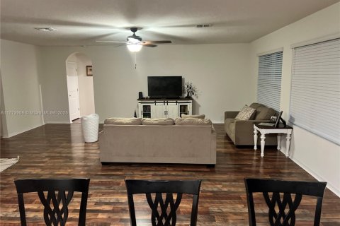 House in Ocala, Florida 4 bedrooms, 215.44 sq.m. № 1862783 - photo 4