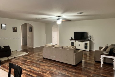 House in Ocala, Florida 4 bedrooms, 215.44 sq.m. № 1862783 - photo 7