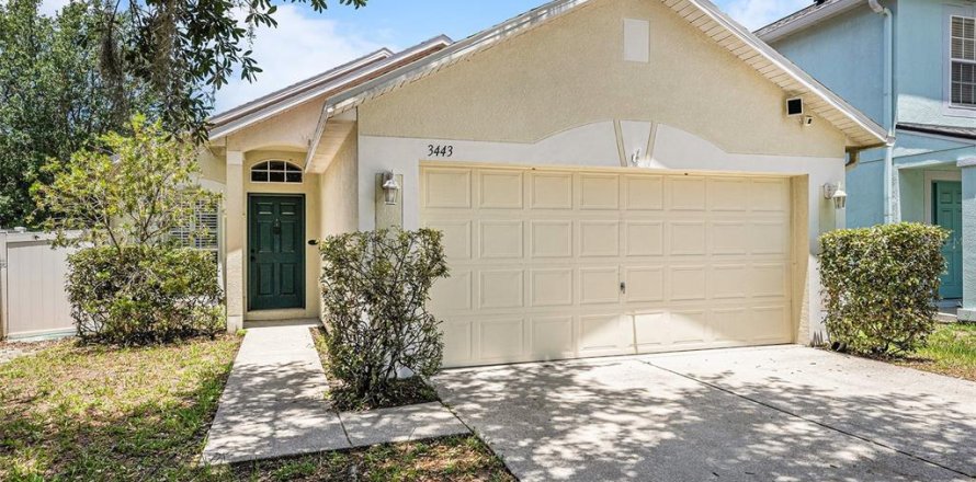 House in Land O' Lakes, Florida 3 bedrooms, 107.58 sq.m. № 1795399