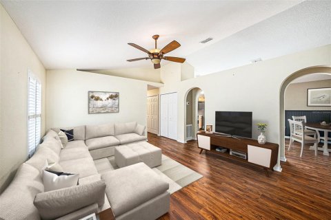 House in Land O' Lakes, Florida 3 bedrooms, 107.58 sq.m. № 1795399 - photo 2