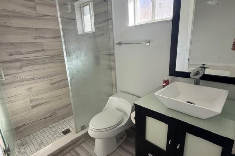 Casa en alquiler en Miami, Florida, 3 dormitorios, 114.83 m2 № 1951351 - foto 6