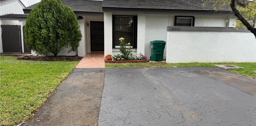 Townhouse in Miami, Florida 2 bedrooms, 101.73 sq.m. № 2060810