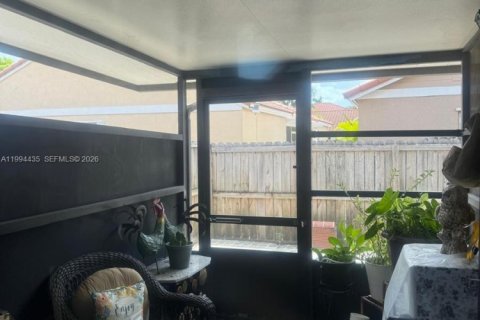 Townhouse in Miami, Florida 2 bedrooms, 101.73 sq.m. № 2060810 - photo 11