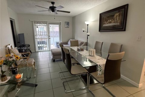 Townhouse in Miami, Florida 2 bedrooms, 101.73 sq.m. № 2060810 - photo 2