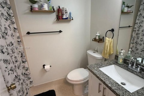 Townhouse in Miami, Florida 2 bedrooms, 101.73 sq.m. № 2060810 - photo 6