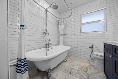 Casa en alquiler en Hollywood, Florida, 3 dormitorios, 136.75 m2 № 1993020 - foto 17