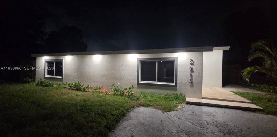 Дом в Маргит, Флорида 4 спальни, 125.33м2 № 2061290