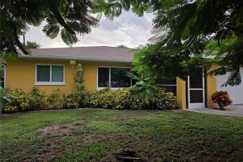 Villa ou maison à Port Charlotte, Floride 2 chambres, 107.4 m2 № 2375826