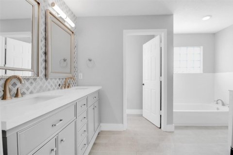 Купить виллу или дом в Катлер-Бей, Флорида 3 спальни, 197.7м2, № 2009057 - фото 26