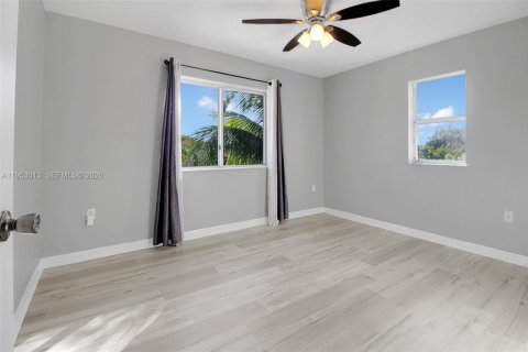 Купить виллу или дом в Катлер-Бей, Флорида 3 спальни, 197.7м2, № 2009057 - фото 30