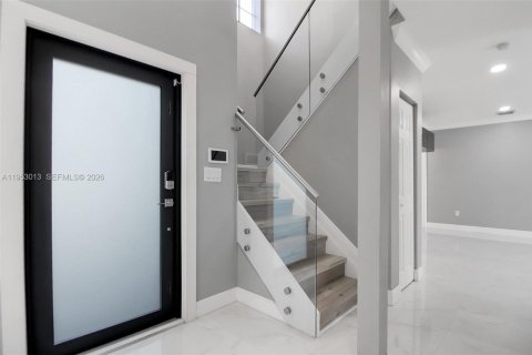 Купить виллу или дом в Катлер-Бей, Флорида 3 спальни, 197.7м2, № 2009057 - фото 9