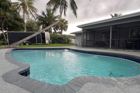 House in Riviera Beach, Florida 3 bedrooms, 153.75 sq.m. № 2010196 - photo 28