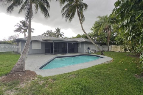 House in Riviera Beach, Florida 3 bedrooms, 153.75 sq.m. № 2010196 - photo 30