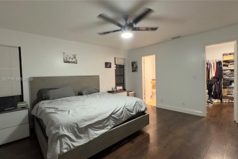 House in Riviera Beach, Florida 3 bedrooms, 153.75 sq.m. № 2010196 - photo 14