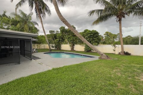 House in Riviera Beach, Florida 3 bedrooms, 153.75 sq.m. № 2010196 - photo 29