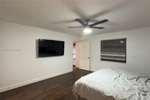 House in Riviera Beach, Florida 3 bedrooms, 153.75 sq.m. № 2010196 - photo 16