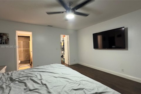 House in Riviera Beach, Florida 3 bedrooms, 153.75 sq.m. № 2010196 - photo 15