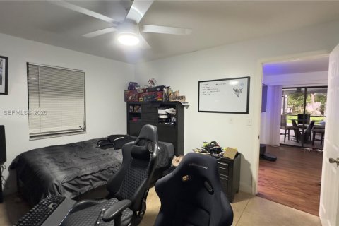 House in Riviera Beach, Florida 3 bedrooms, 153.75 sq.m. № 2010196 - photo 21