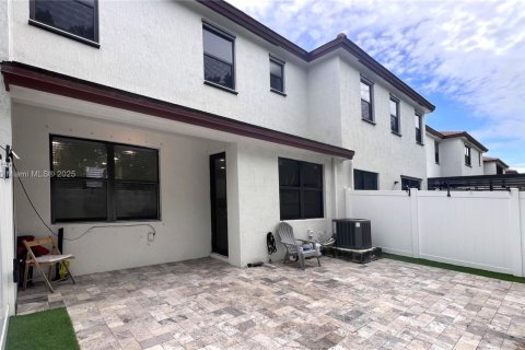 Townhouse in Hialeah, Florida 3 bedrooms, 147.06 sq.m. № 1977724 - photo 20