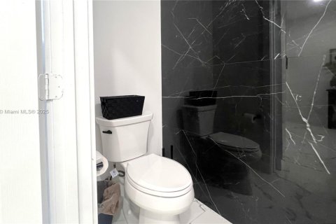 Townhouse in Hialeah, Florida 3 bedrooms, 147.06 sq.m. № 1977724 - photo 22