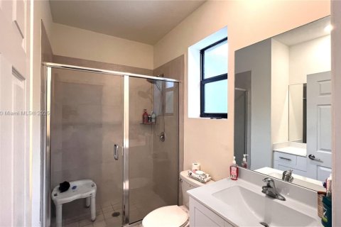 Townhouse in Hialeah, Florida 3 bedrooms, 147.06 sq.m. № 1977724 - photo 30