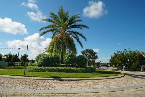 Townhouse in Hialeah, Florida 3 bedrooms, 147.06 sq.m. № 1977724 - photo 7