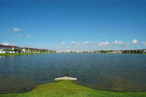 Townhouse in Hialeah, Florida 3 bedrooms, 147.06 sq.m. № 1977724 - photo 6