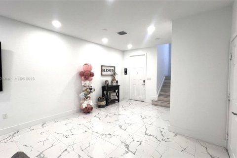Townhouse in Hialeah, Florida 3 bedrooms, 147.06 sq.m. № 1977724 - photo 14