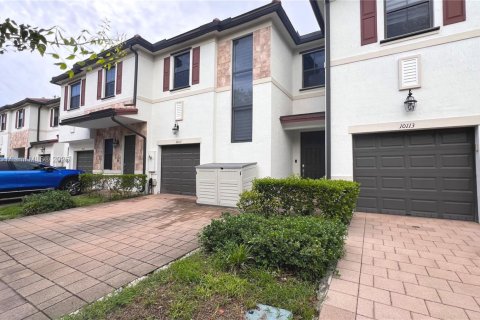 Townhouse in Hialeah, Florida 3 bedrooms, 147.06 sq.m. № 1977724 - photo 11