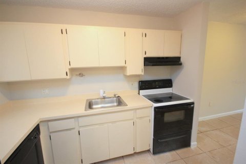 Townhouse in Land O' Lakes, Florida 2 bedrooms, 95.88 sq.m. № 1903357 - photo 2