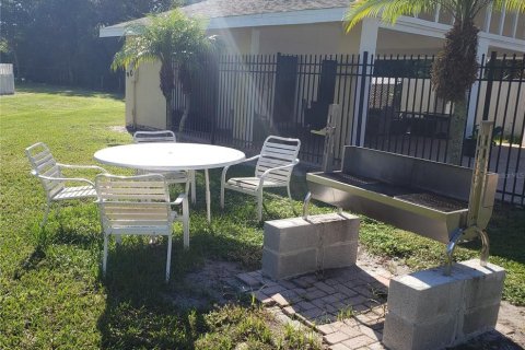 Townhouse in Land O' Lakes, Florida 2 bedrooms, 95.88 sq.m. № 1903357 - photo 14