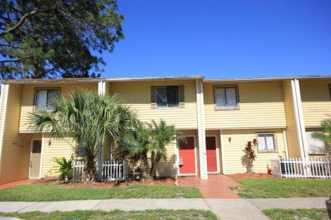 Townhouse in Land O' Lakes, Florida 2 bedrooms, 95.88 sq.m. № 1903357 - photo 1