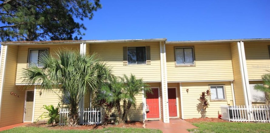 Adosado en Land O' Lakes, Florida 2 dormitorios, 95.88 m2 № 1903357