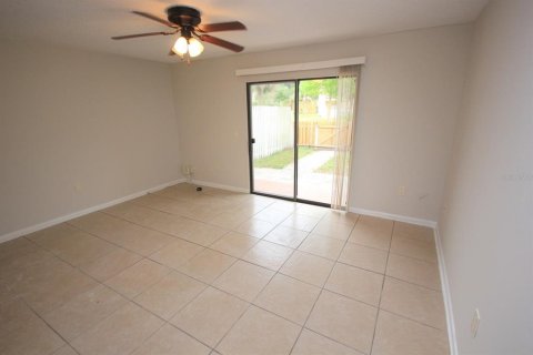Townhouse in Land O' Lakes, Florida 2 bedrooms, 95.88 sq.m. № 1903357 - photo 3