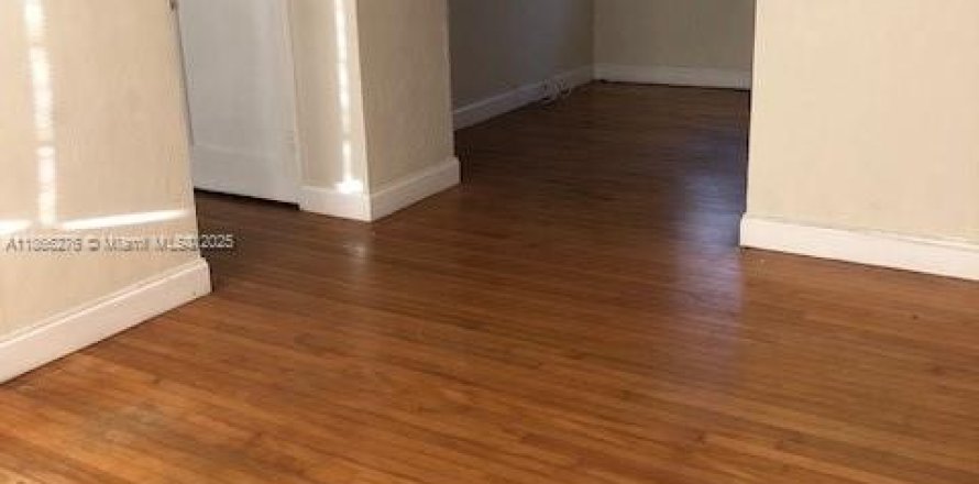 Apartamento en Coral Gables, Florida 2 dormitorios, 1397.25 m2 № 1897184
