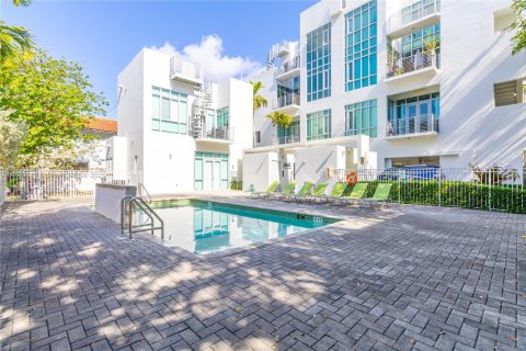 Condo in Miami, Florida, 1 bedroom  № 1711488 - photo 1
