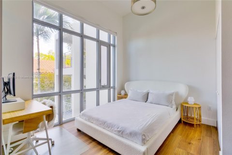 Condo in Miami, Florida, 1 bedroom  № 1711488 - photo 6