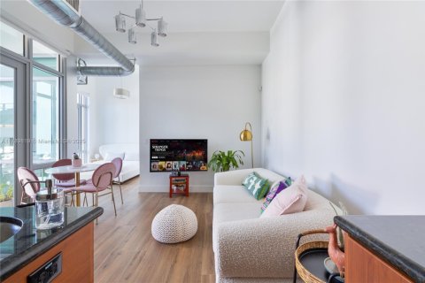 Condo in Miami, Florida, 1 bedroom  № 1711488 - photo 3