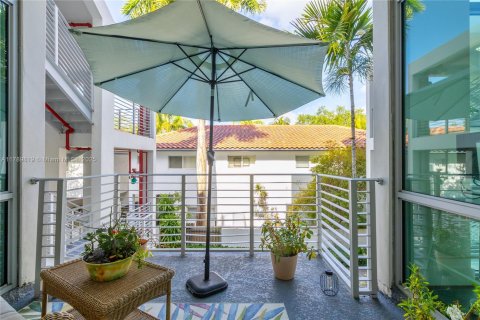 Condo in Miami, Florida, 1 bedroom  № 1711488 - photo 4