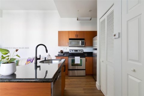 Condo in Miami, Florida, 1 bedroom  № 1711488 - photo 8