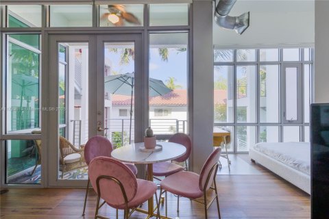 Condo in Miami, Florida, 1 bedroom  № 1711488 - photo 5