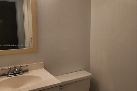 Condo in Plantation, Florida, 2 bedrooms  № 1756813 - photo 11