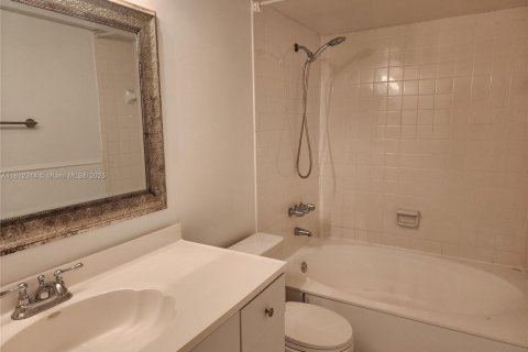 Condo in Plantation, Florida, 2 bedrooms  № 1756813 - photo 10