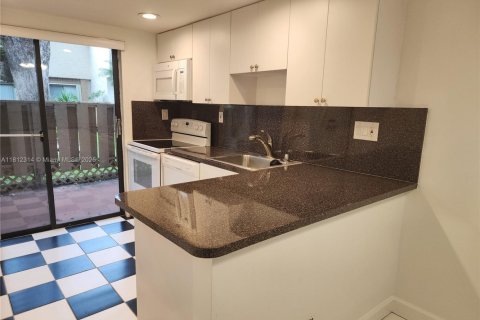 Condo in Plantation, Florida, 2 bedrooms  № 1756813 - photo 8