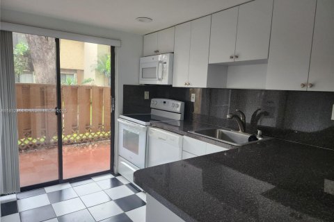 Condo in Plantation, Florida, 2 bedrooms  № 1756813 - photo 7